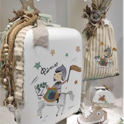 Σετ Βάπτισης για αγόρι «Ιππότης αλογάκι» με βαλίτσα ζωγραφισμένη στο χέρι- Φώτιος